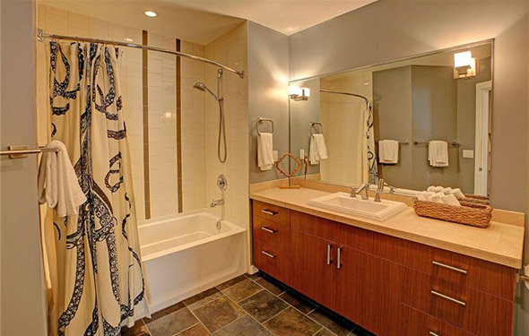 Metropole bathroom