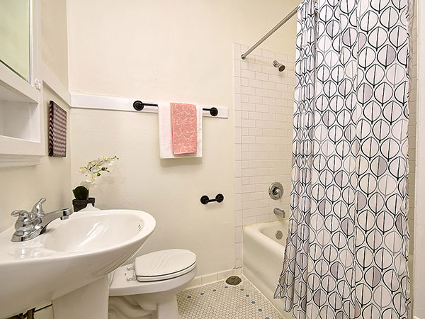 Novell Condo Bathroom