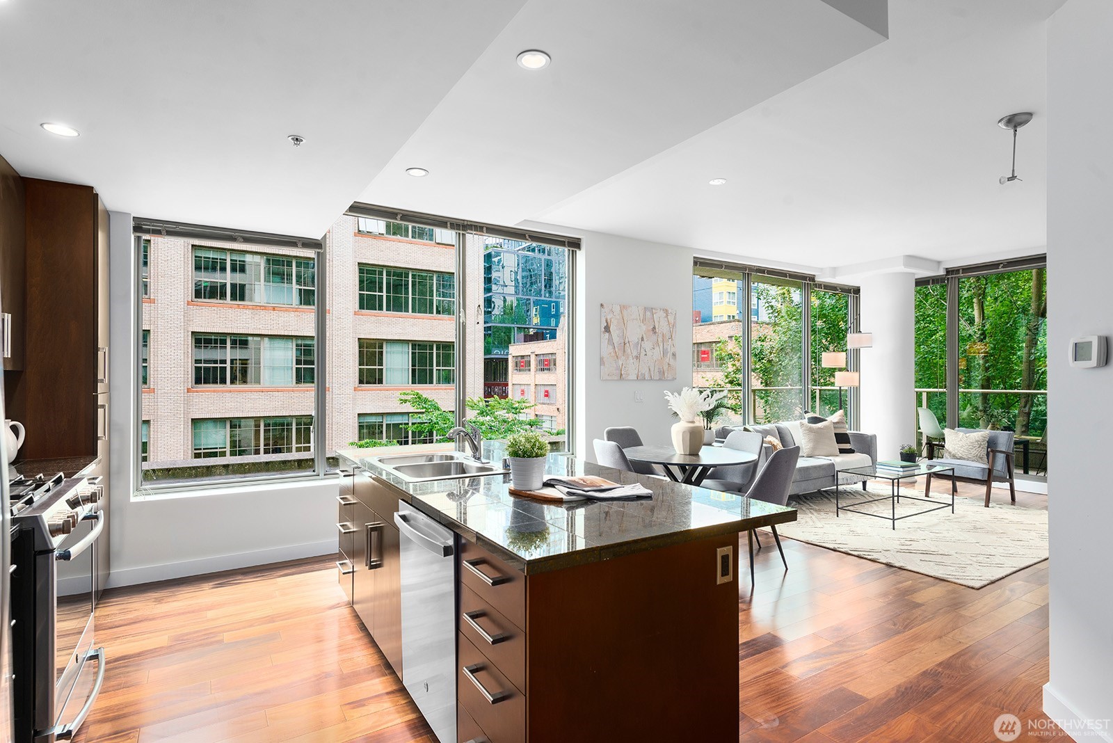 910 Lenora St S403 open living area